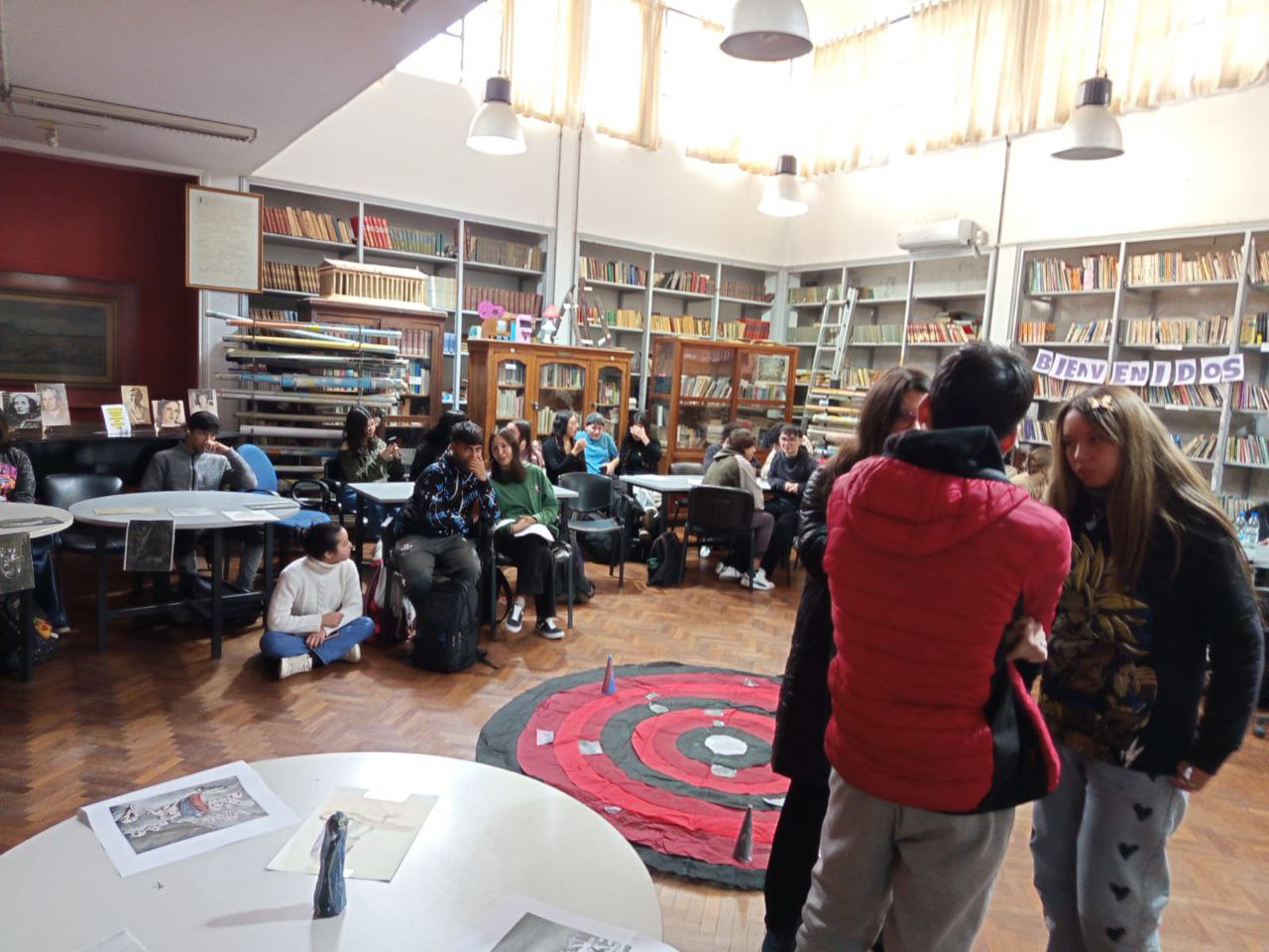 Juego literario sobre La Divina Comedia: una experiencia lúdica y crítica en la Biblioteca del Liceo